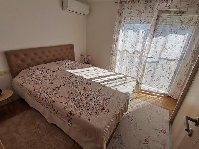 Izdavanje jednosoban stan Blok 9
