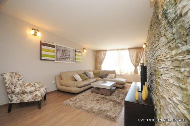 Stan povrsine 110 m2 u centru grada