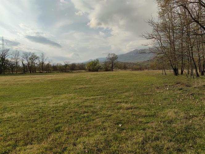 Poljoprivredno zemljište na 13 km od Podgorice
