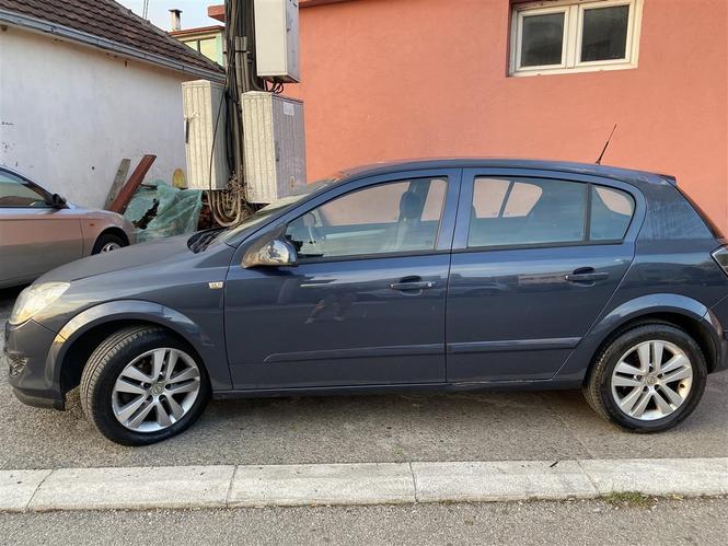 Prodajem Opel Astru 1.7 cdti