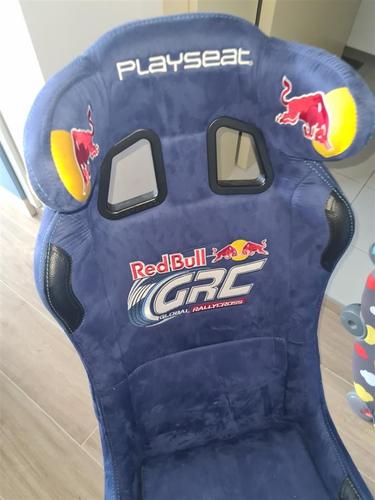 Playseat Evolution PRO Red Bull Racing + Logitech G29 Wheel