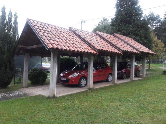 Prodaje se kuća u Gorazdu naselje Baćci,parno grijanje,plac 