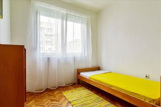 Prodaja-stana-u-centru-Bara-93+10m2