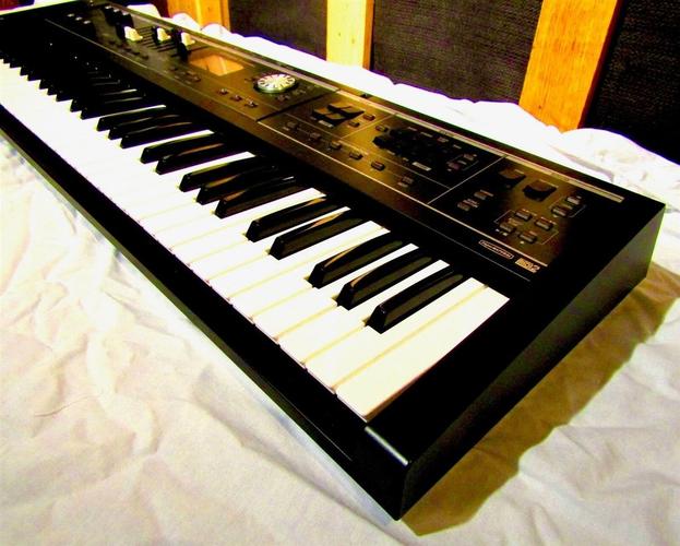 Roland VR-09 Keyboard Synthesizer