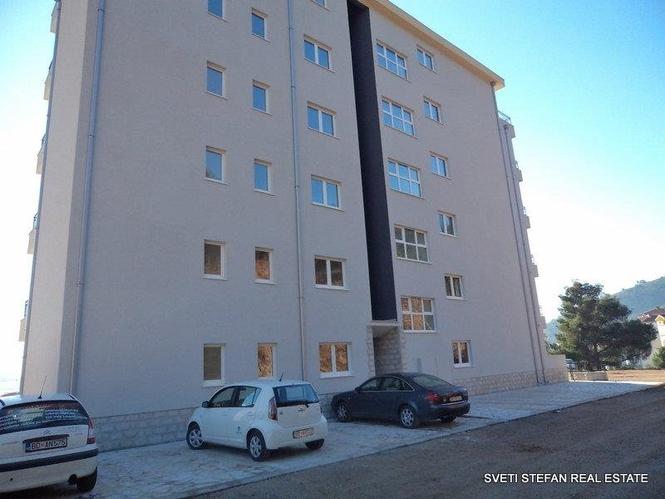 Stan povrsine 65 m2 u naselju Dubovica