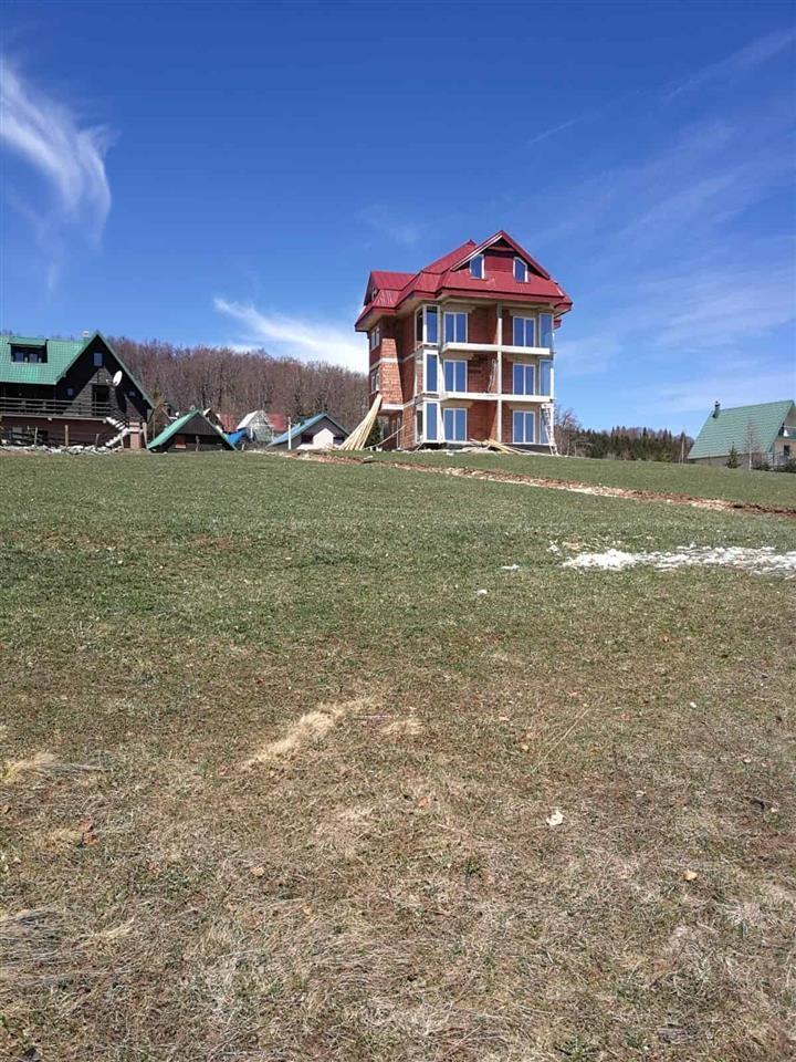 Plac-na-prodaju-na-Zabljaku--Moticki-Gaj