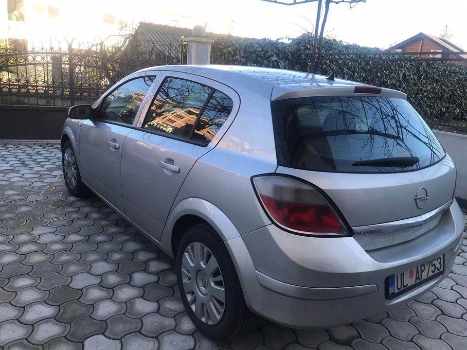 Opel-Astra-2004