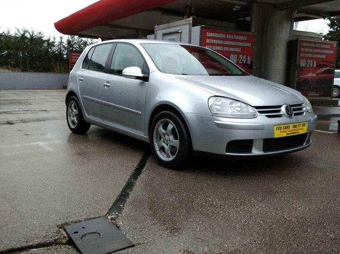 Auto u odlicnom stanju na ime kupca