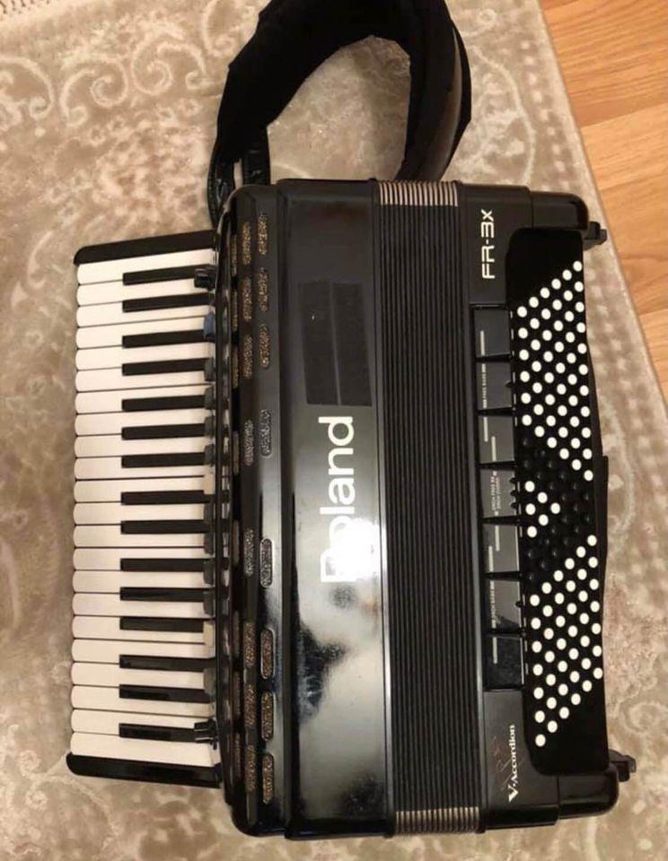 Prodaje-se---Harmonika-Roland-FX3--