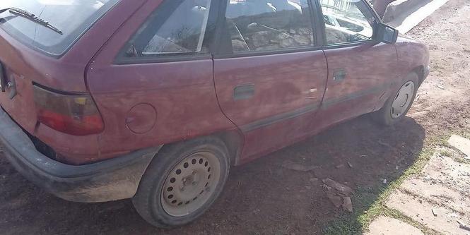 Prodajem opel astru 1.7 dizel u solidnom stanju moze i kompe