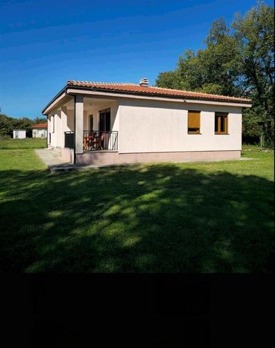 IZDAVANJE!!!Kuca sa tri spavace sobe,120m2, Podgorica,Piperi