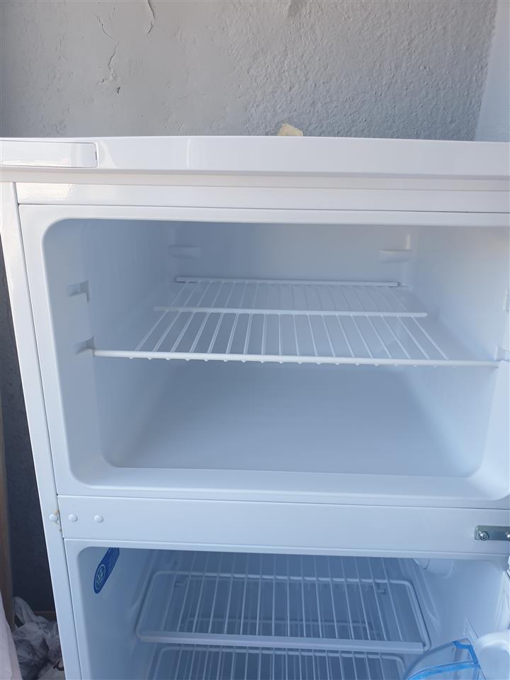 Prodajem-sporet-i-frizider