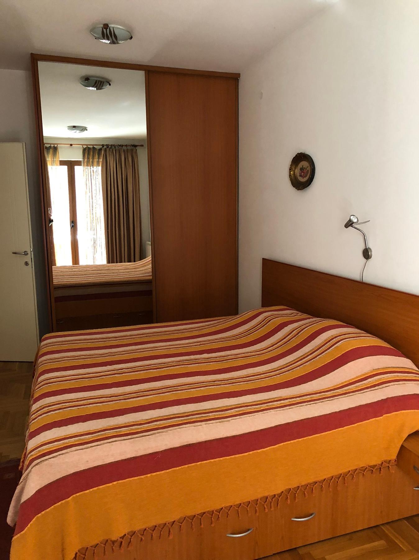Izdavanje-dvosoban-stan-Preko-Morače