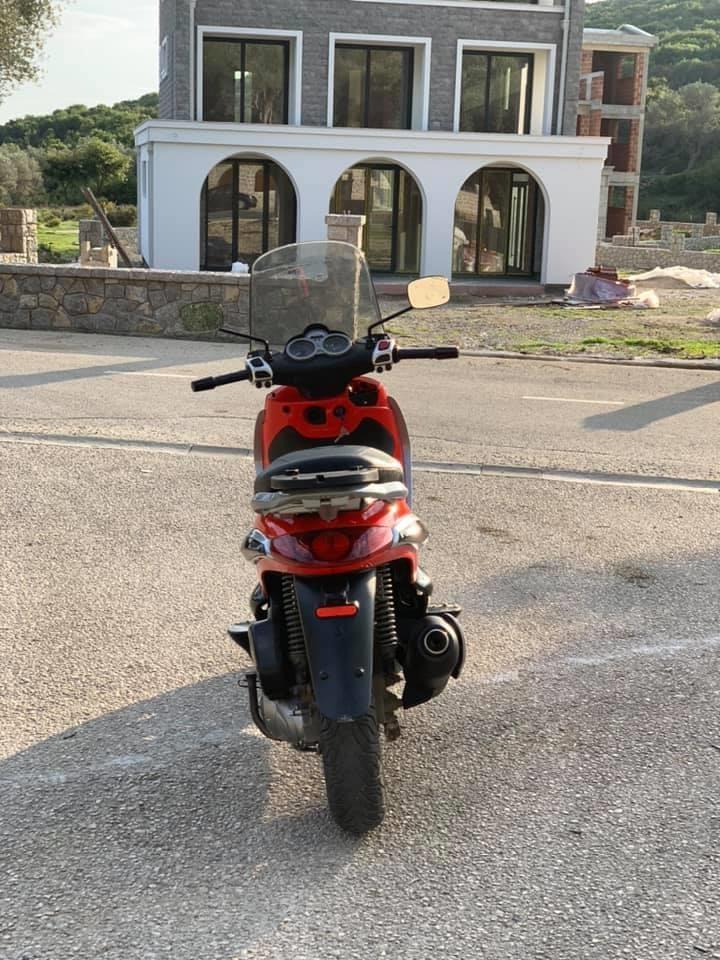 Piaggio-Beverly-250-SPORT-2007