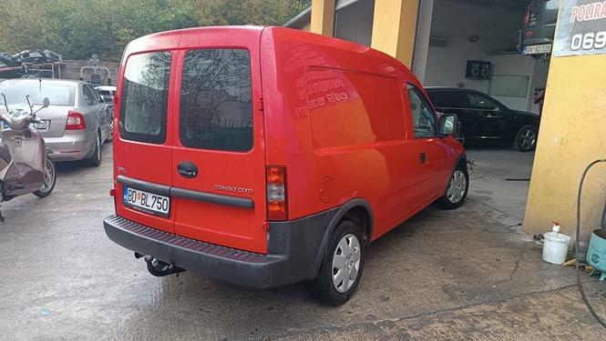 Prodajem opel combo 1.3 cdti 55 kw 2010 godiste
