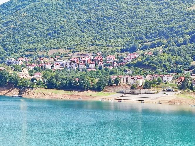 Dvosoban stan u centru Plužina