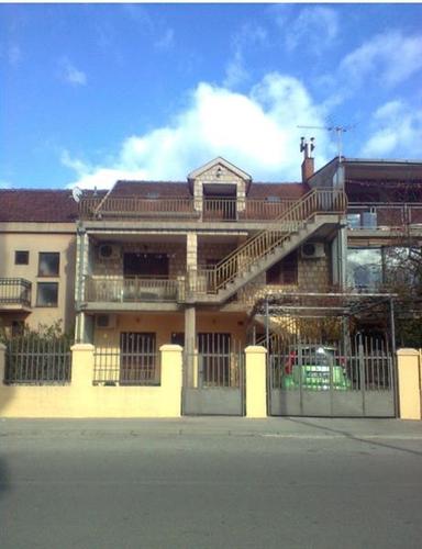 Kuca 0.6 od 230m2 u Podgorica