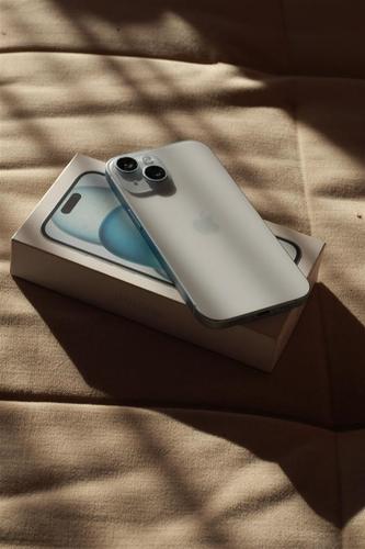 Iphone 15 6/128gb plavi