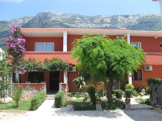 Apartmani u Sutomoru