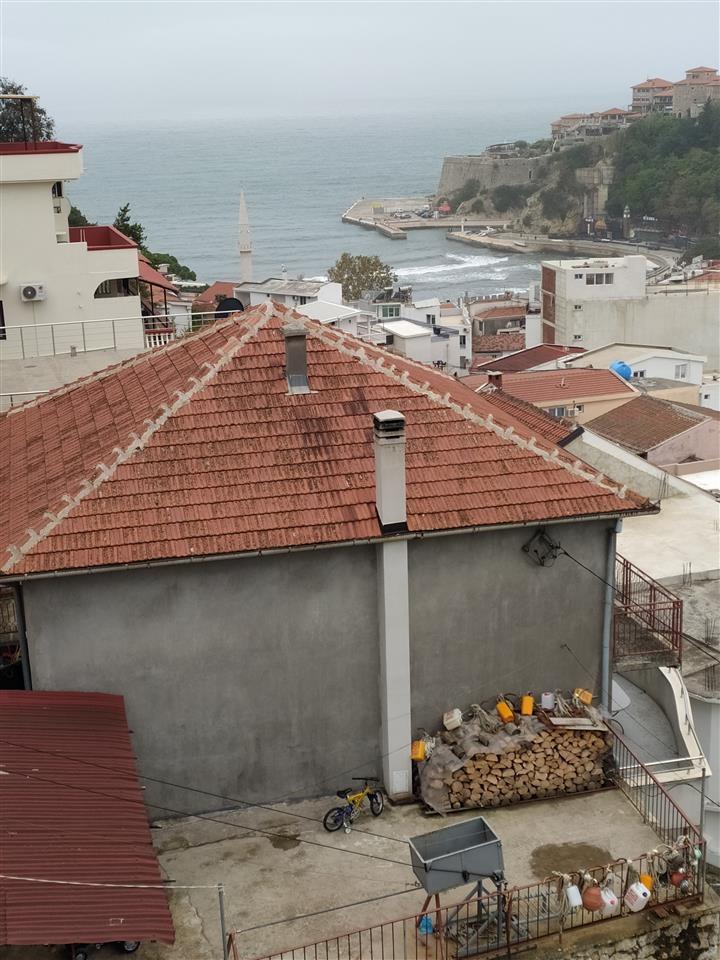 PRODAJEM-KUCU-U-ULCINJ-CRNA-GORA