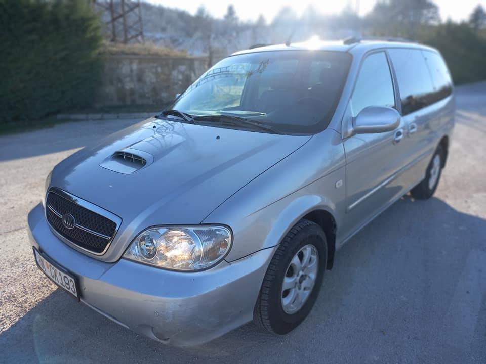 Kia-Carnival
