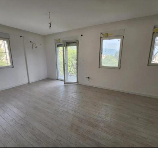 Jednosoban stan kod stare skole, Budva