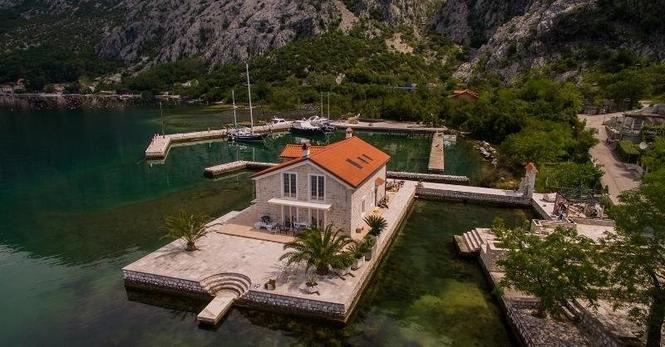 Vila povrsine  170m2 sa predivnim pogledom na more