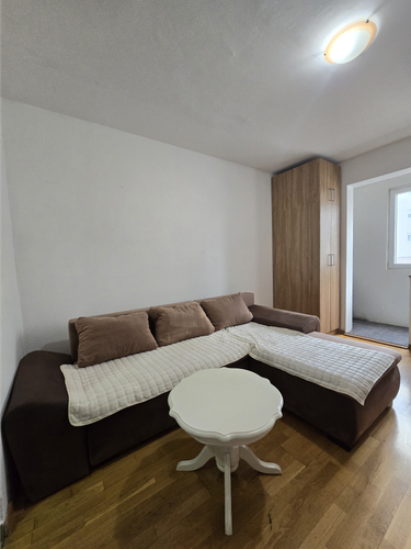 Na prodaju garsonjera 27m2 47000e 2 sprat