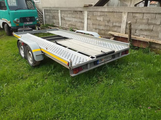 Prodajem-iznajmljujem auto prikolicu
