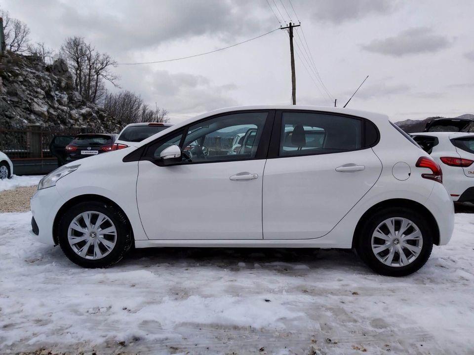 Peugeot-208