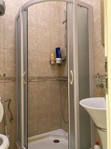 Na prodaju LUX garsonjera 22m2 u Budvi naselje Dubovica
