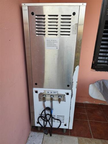 Prodajem aparat za točeni sladoled