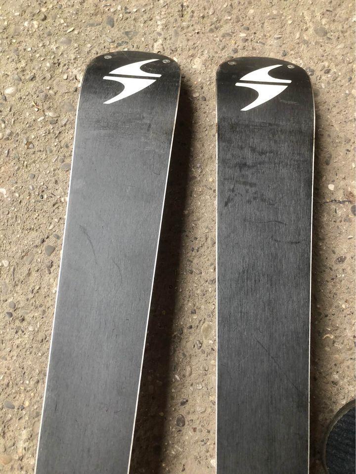 Skije-Blizzard-Carbon