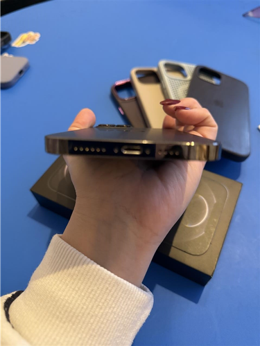 Prodajem iphone 12 pro max 256gb