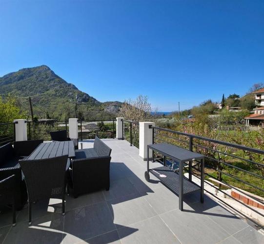 IZDAVANJE!!!Vila sa pogledom na more,povrsine 660m2,Bar,Canj