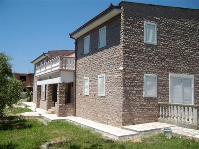 Vila od 340m2 u nas. Susanj, Bar