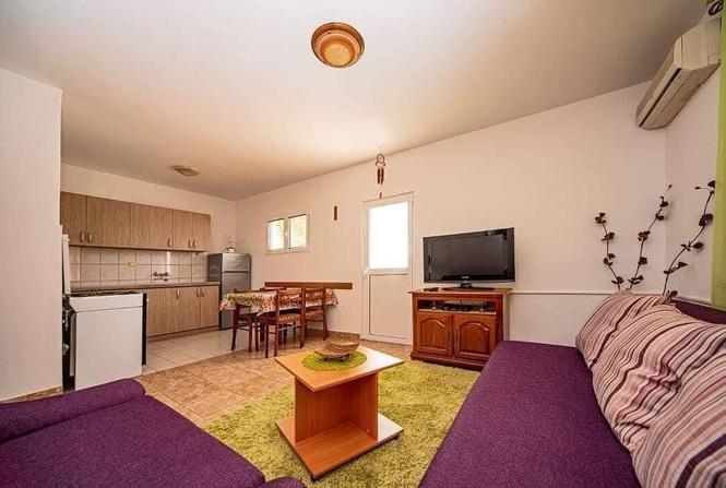 Slobodan apartman od 22-29.7, Susanj Bar,udaljen 500m od mor
