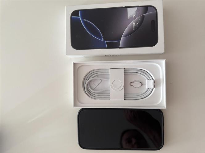 Prodaje se iPhone 16 Pro 128 GB