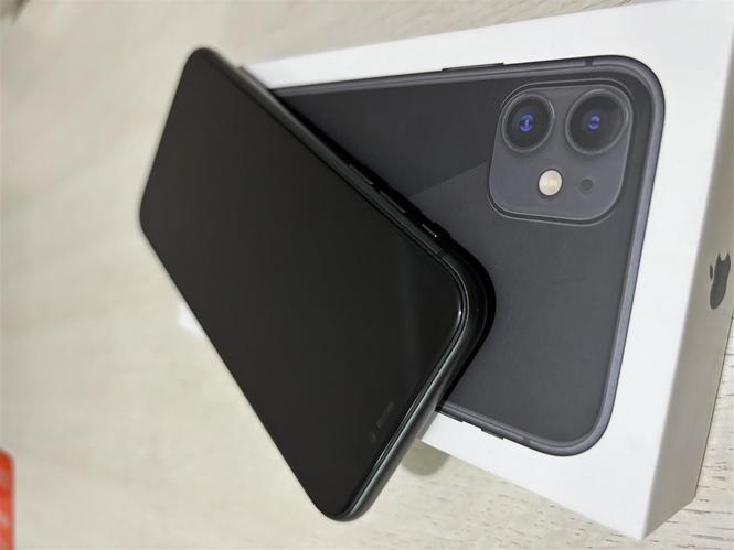 Prodajem Iphone 11 64gb