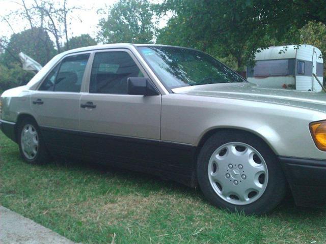 Mercedes-Beny-200--87