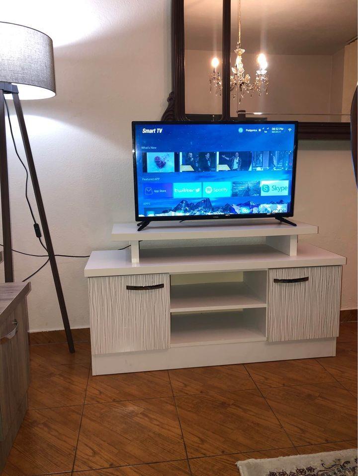 Prodajem-TV-Komodu-Novu