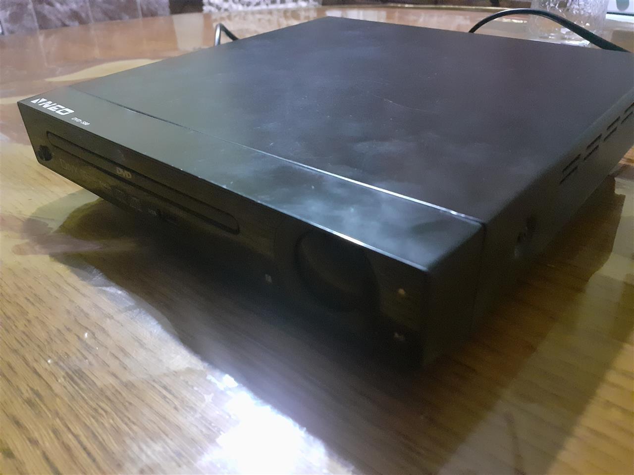 PRODAJEM-DVD-PLAYER