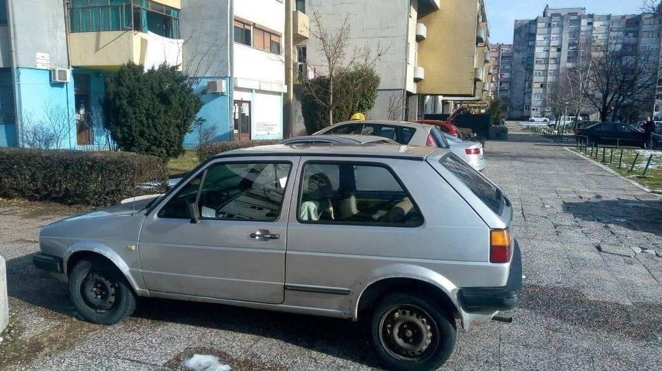 Golf-2-1-3-bezin-u-bas-dobrom-stanju