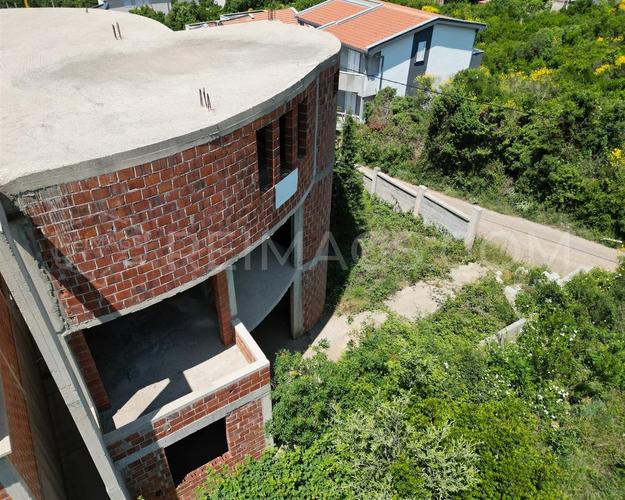 House in Kunje with a sea view