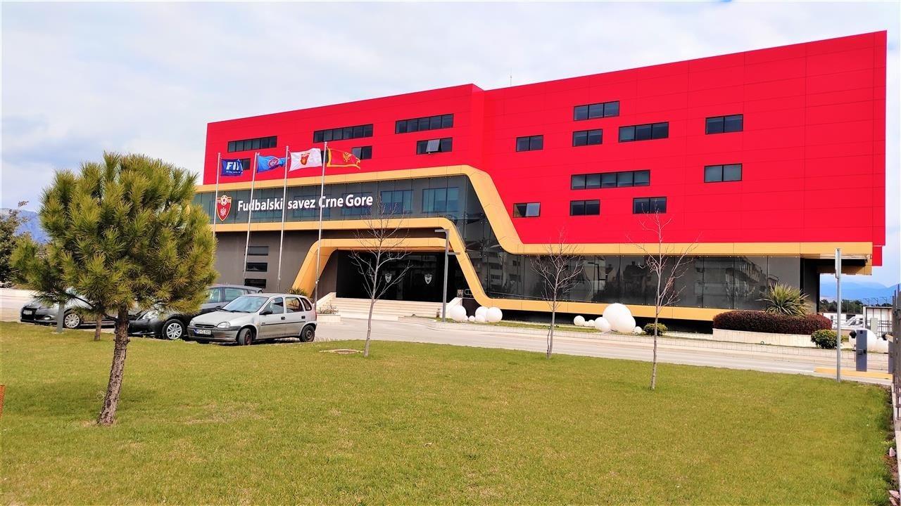 Prodaje-se-Trosoban-stan--Stari-Aerodrom