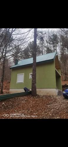 Prodajem vikendicu