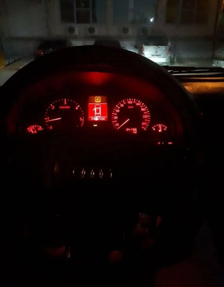 Prodajem-Audi-A8-2-5-110-kw-automatik--odradjen-veliki-servi