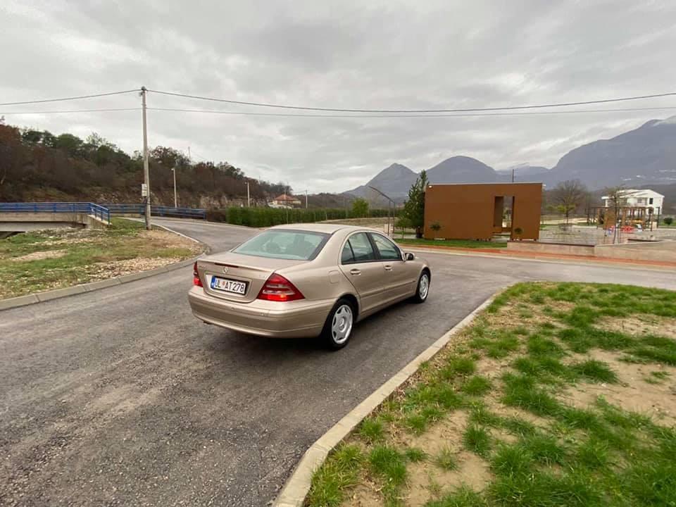 --PRODAJE-SE-MERCEDES-BENZ-C-CLASS