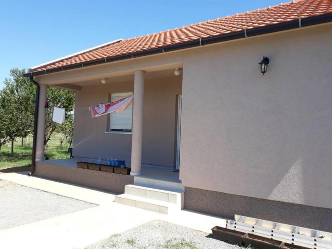Prodajem kuću u Donjoj Gorici blizu UDG-a od 71m2 na 420m2