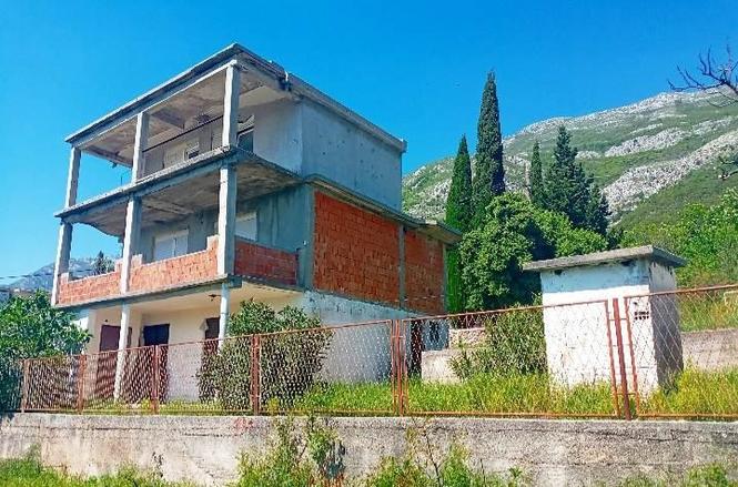 Na prodaju kuca na 3 etaze u Sutomoru